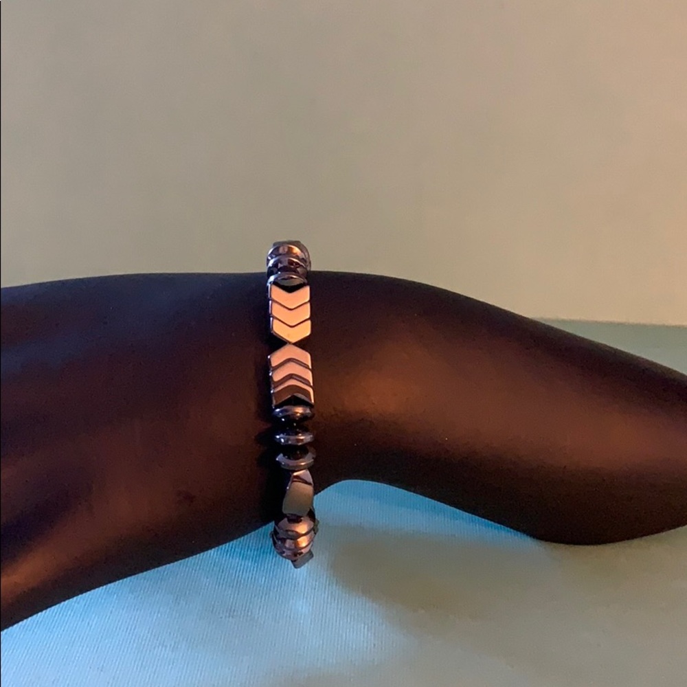 Hemalyke Arrow Bracelet